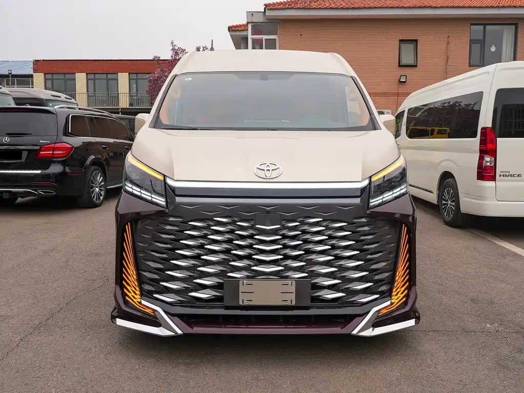Toyota Hiace 2024 — фото 2