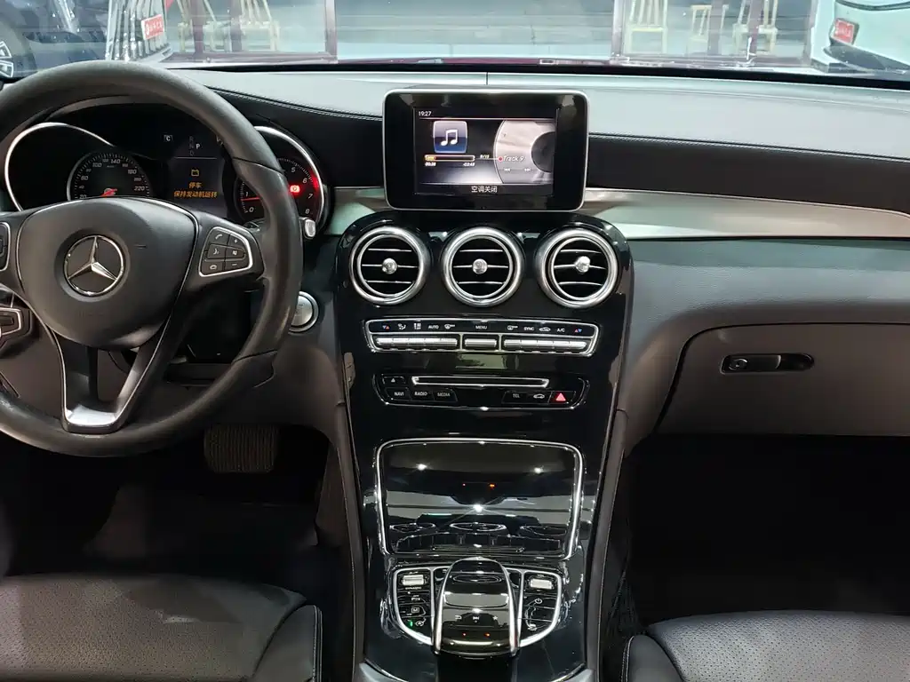 Mercedes-Benz GLC 2017 — фото 16