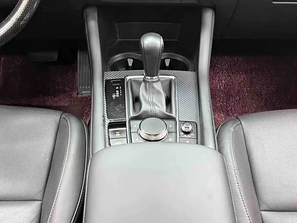 Mazda 3 Axela 2020 — фото 18