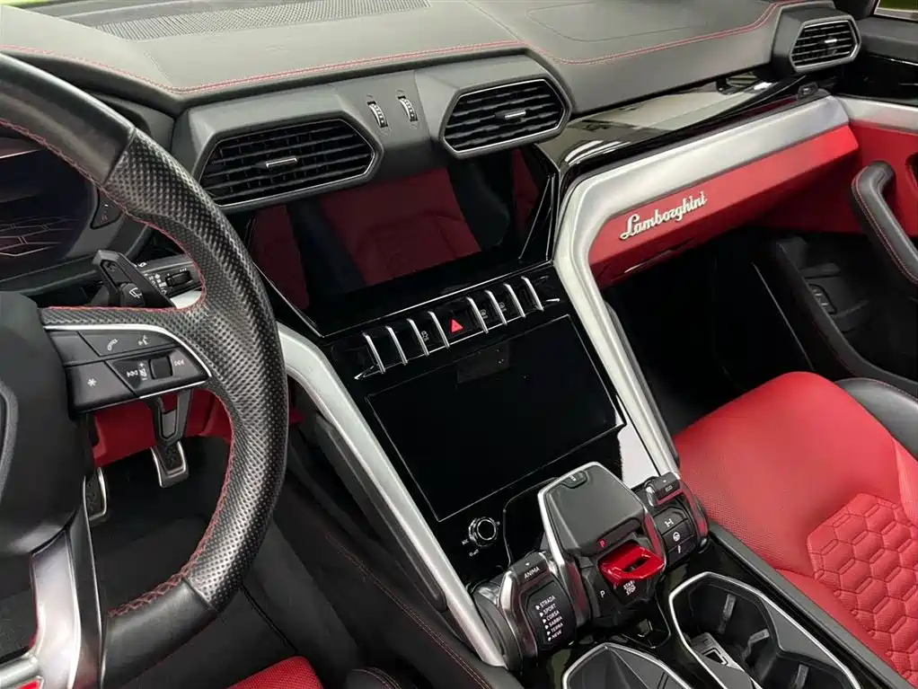 Lamborghini Urus 2020 — фото 16