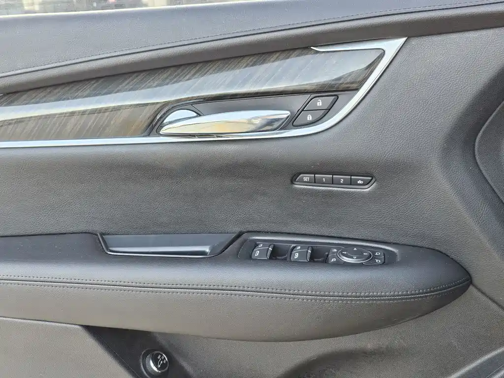 Cadillac XT5 2017 — фото 13