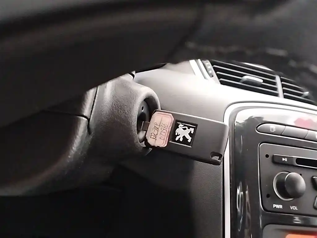 Peugeot 308 2017 — фото 9