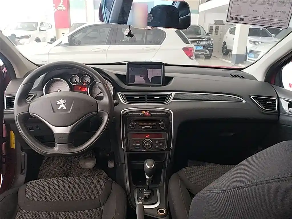 Peugeot 308 2017 — фото 10