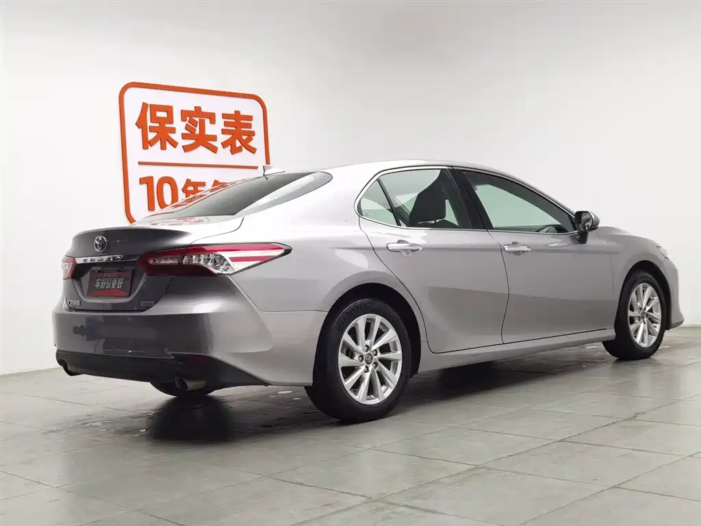 Toyota Camry 2023 — фото 2