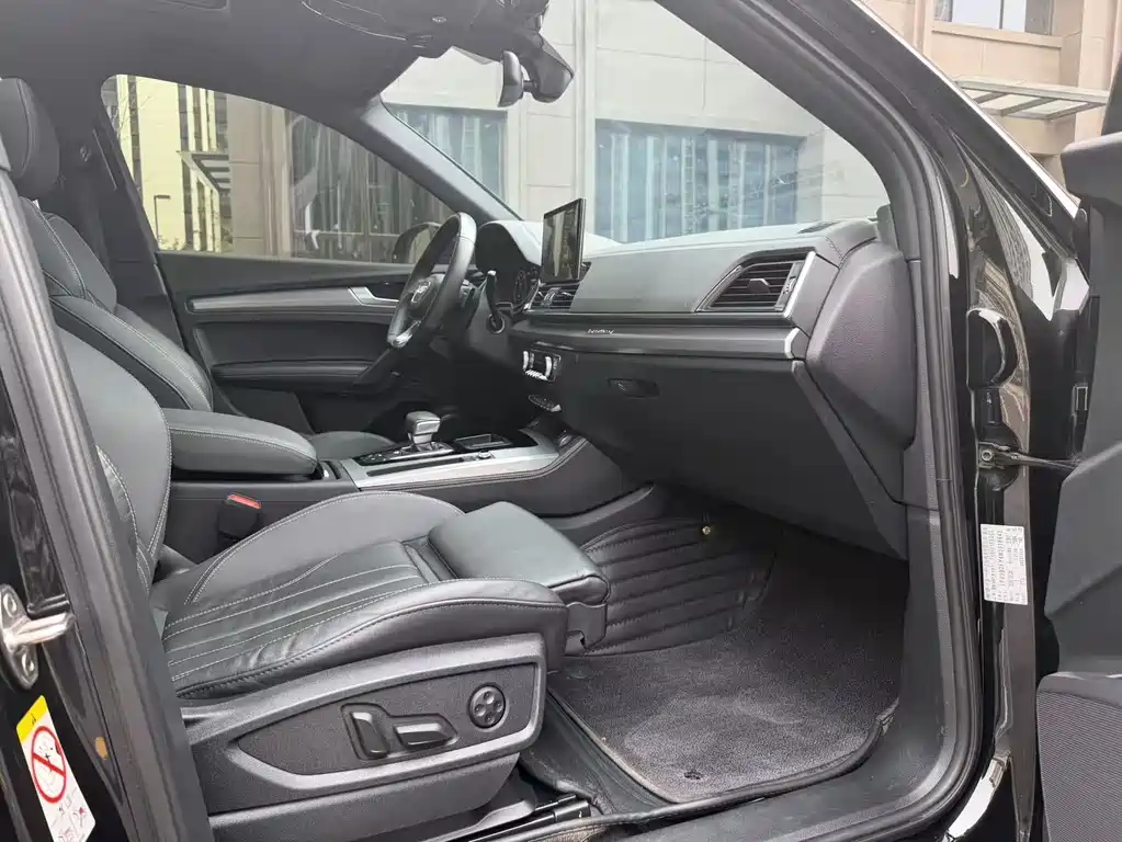 Audi Q5L Sportback 2022 — фото 4