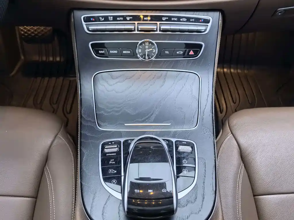 Mercedes-Benz E-Class 2017 — фото 8