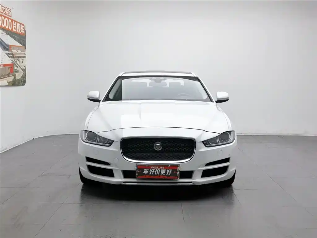 Jaguar XEL 2018 — фото 3