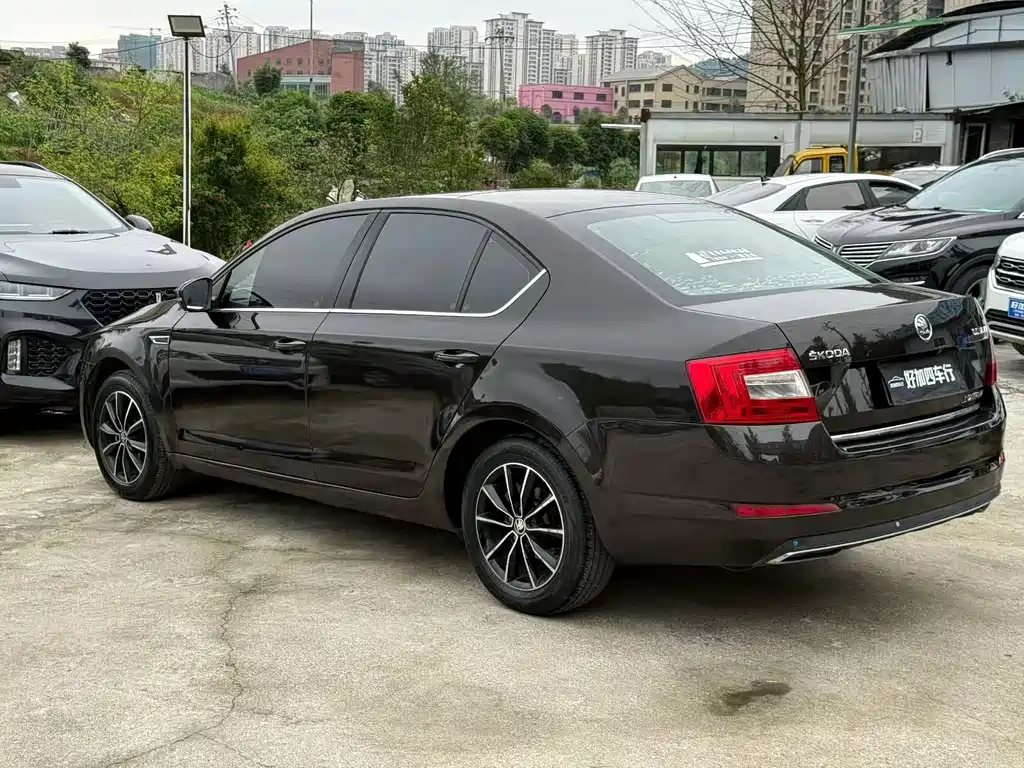 Skoda Octavia 2017 — фото 7