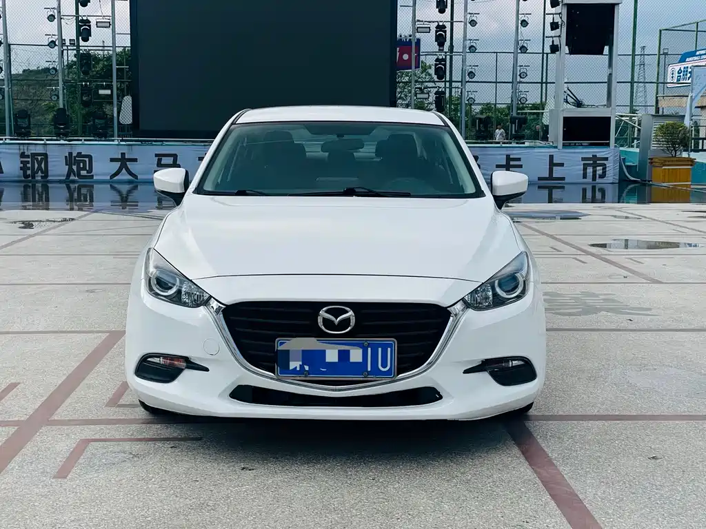 Mazda 3 Axela 2018 — фото 2