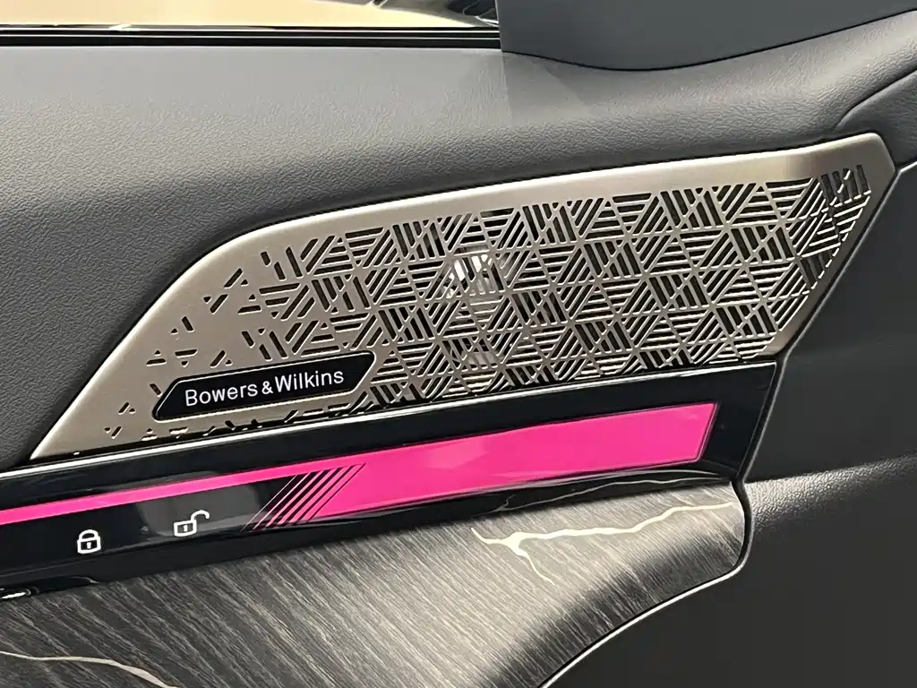 BMW 5 Series 2025 — фото 9