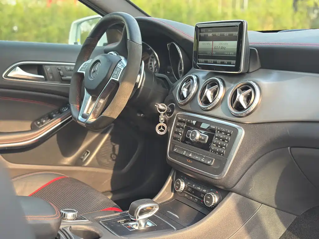 Mercedes-Benz GLA AMG 2015 — фото 38