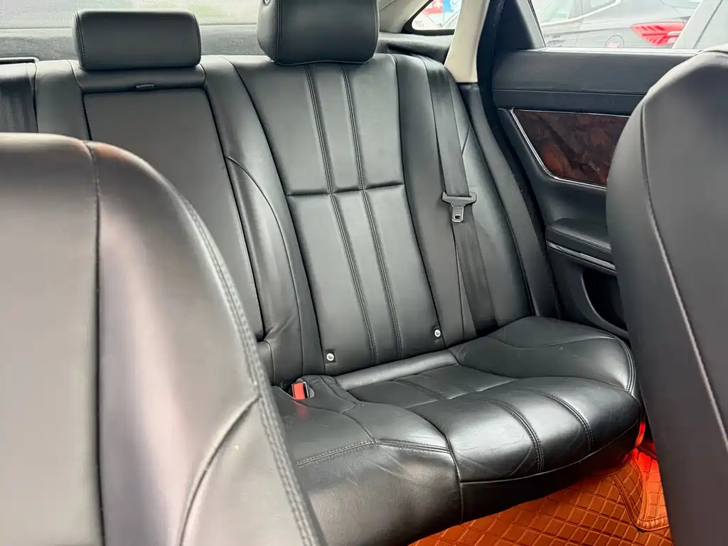 Jaguar XJ 2012 — фото 20