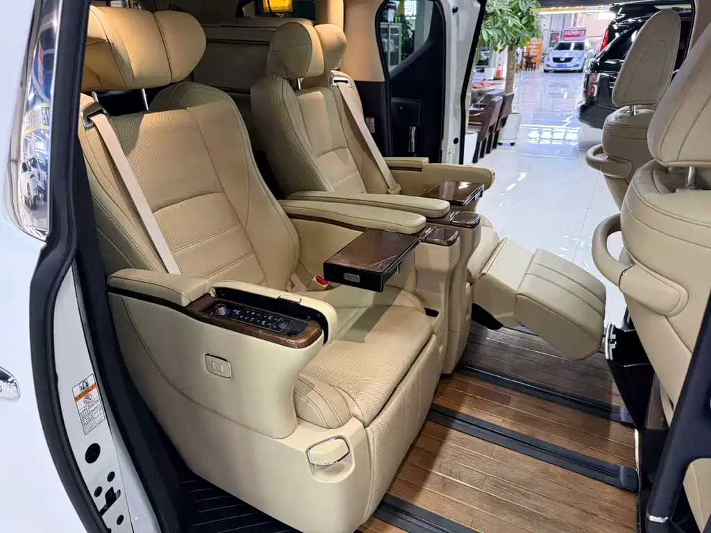 Toyota Alphard 2017 — фото 14