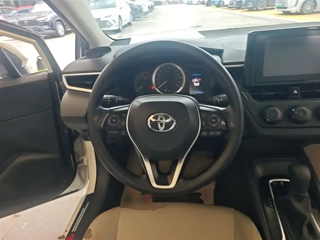 Toyota Corolla 2022 — фото 11