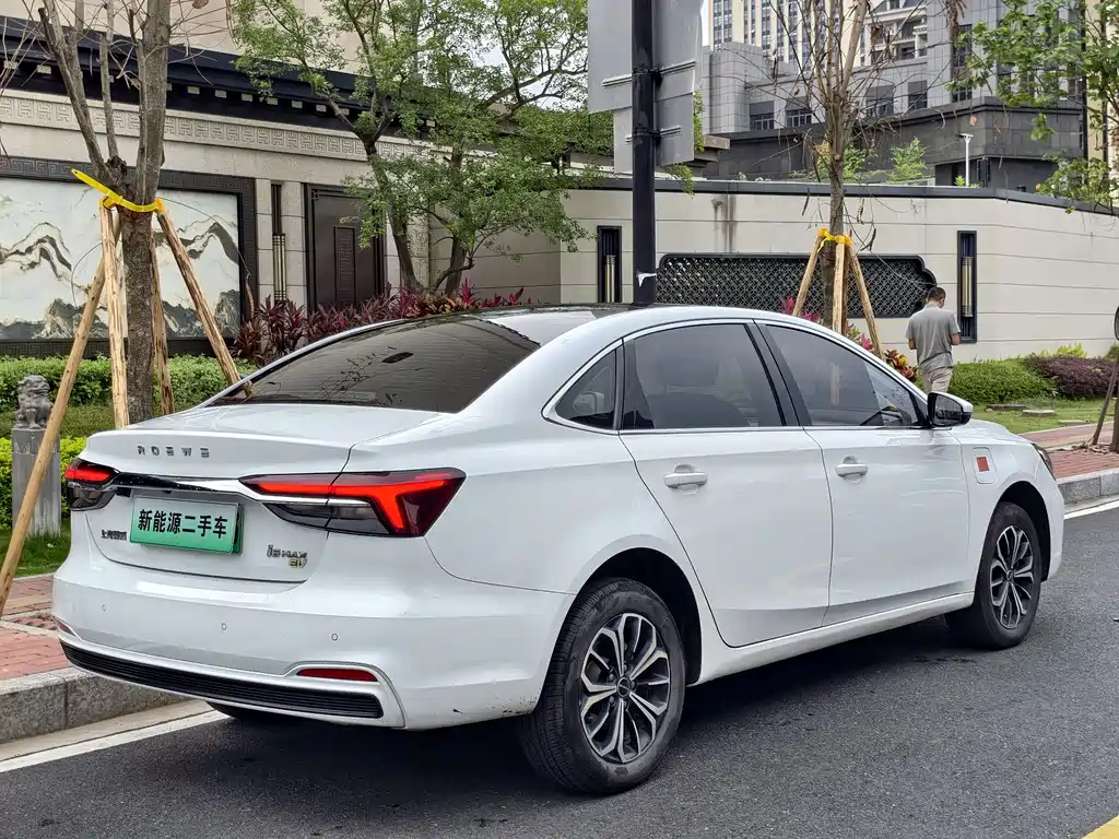 Roewe i6 MAX New Energy 2023 — фото 9