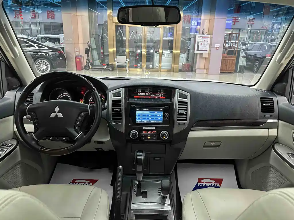 Mitsubishi Pajero 2019 — фото 11