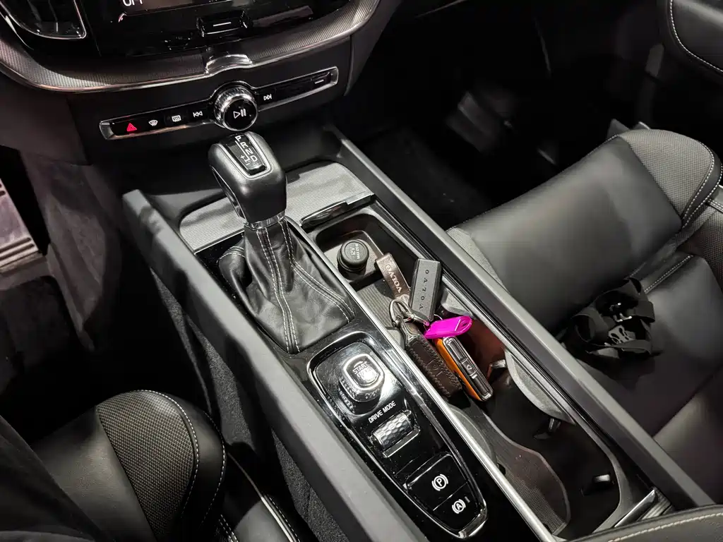 Volvo XC60 2021 — фото 15