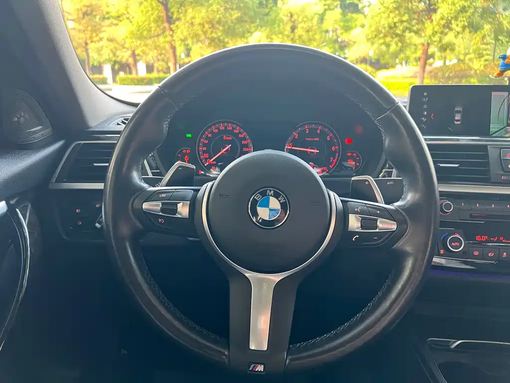 BMW 3 Series 2018 — фото 7