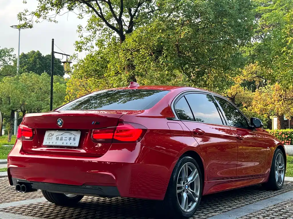 BMW 3 Series 2018 — фото 16