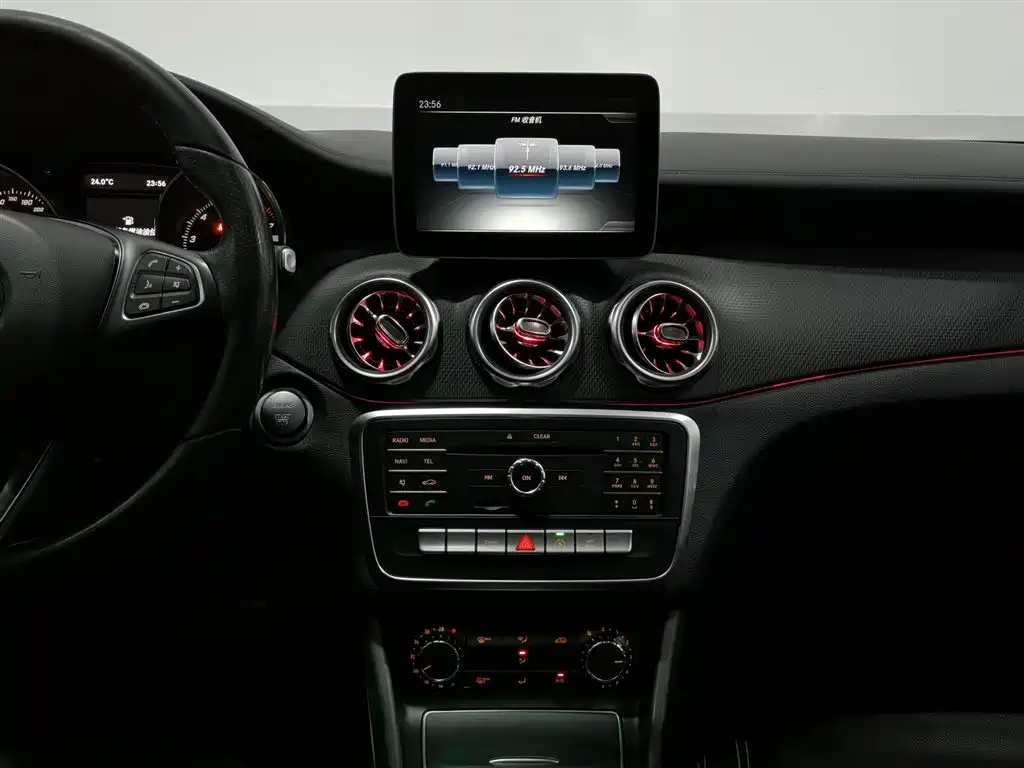 Mercedes-Benz GLA 2018 — фото 12