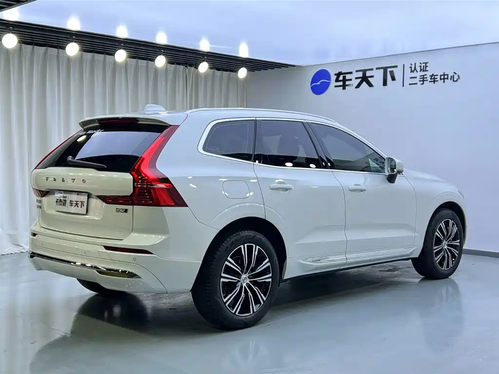 Volvo XC60 2022 — фото 4