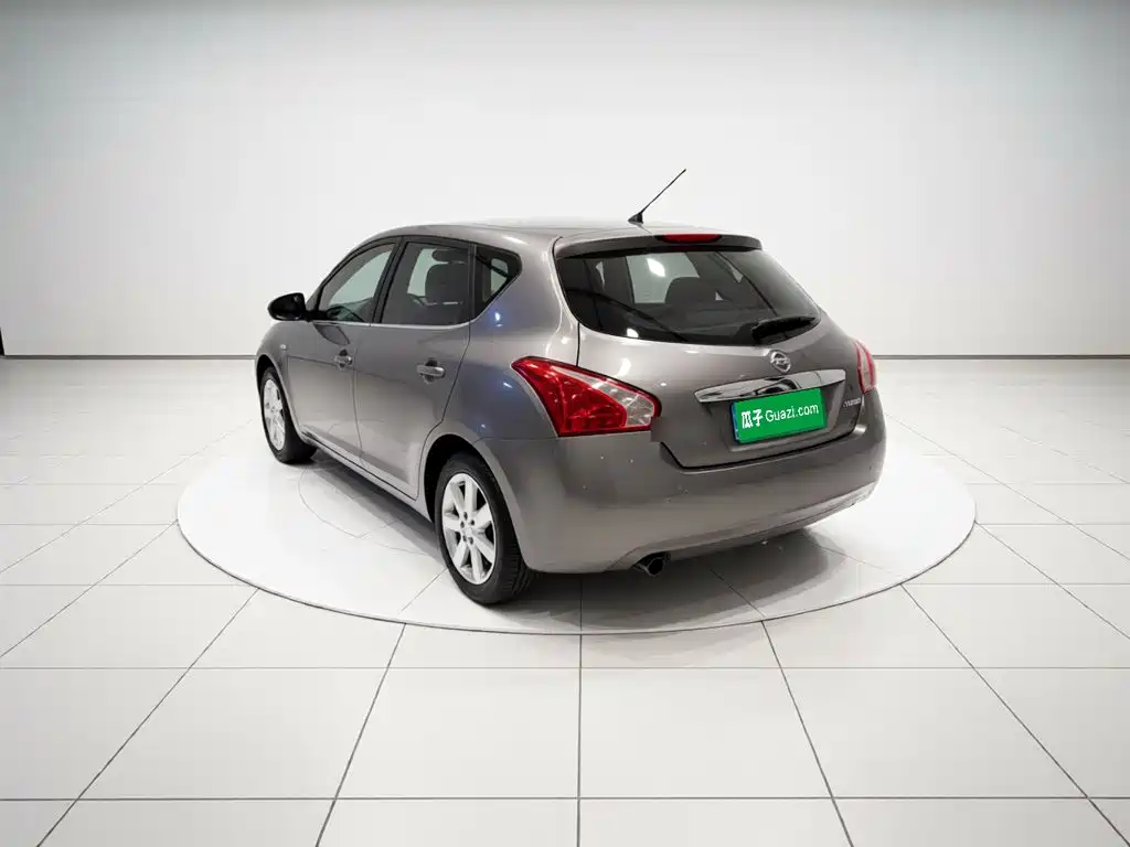 Nissan Tiida 2014