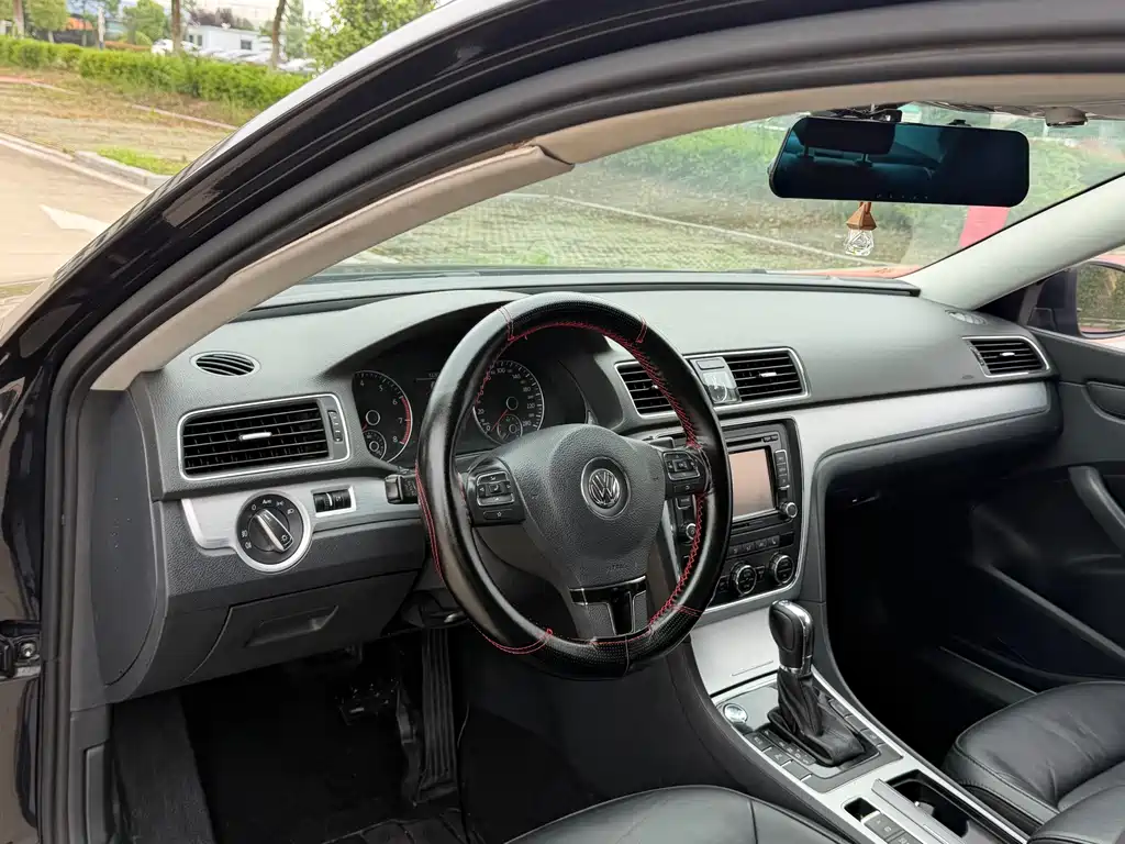 Volkswagen Passat 2015 — фото 11