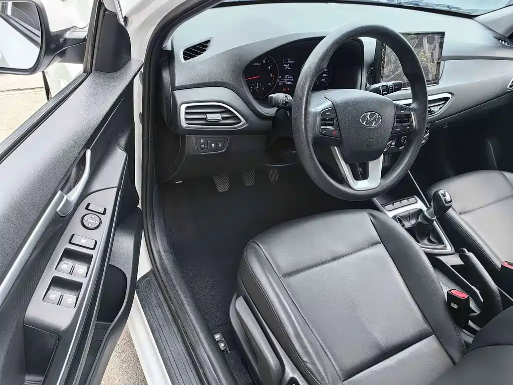 Hyundai Elantra 2017 — фото 6