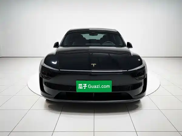 Tesla Model Y L 2026