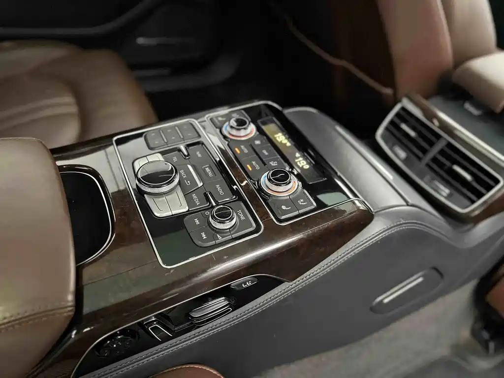 Audi A8 2015 — фото 17