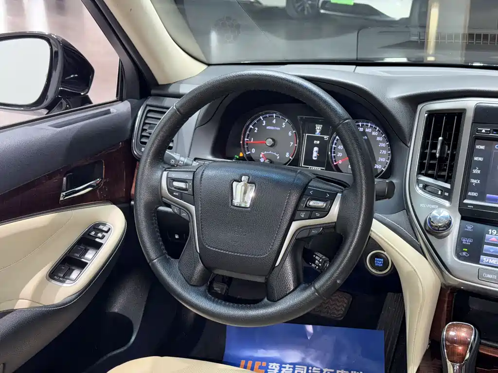 Toyota Crown 2016 — фото 13