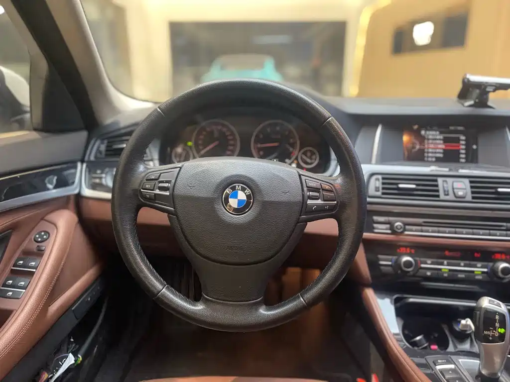 BMW 5 Series 2016 — фото 8
