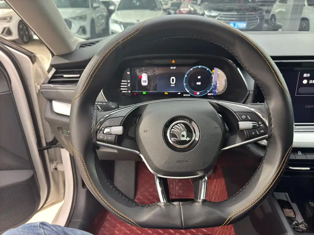Skoda Octavia 2022 — фото 11