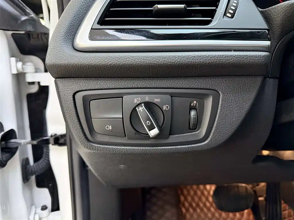 BMW 1 Series 2019 — фото 15