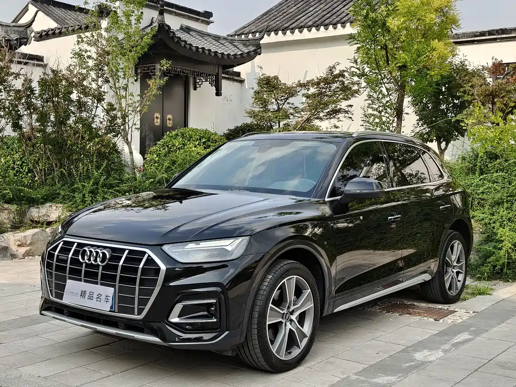 Audi Q5L 2022 — фото 1