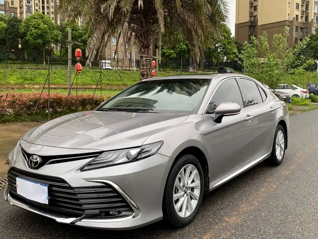 Toyota Camry 2024 — фото 1