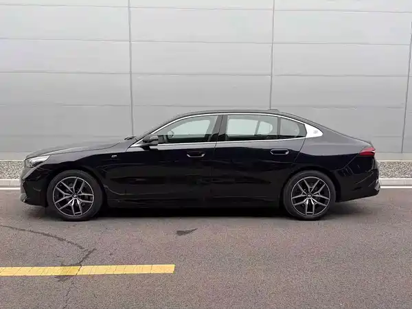BMW i5 2025