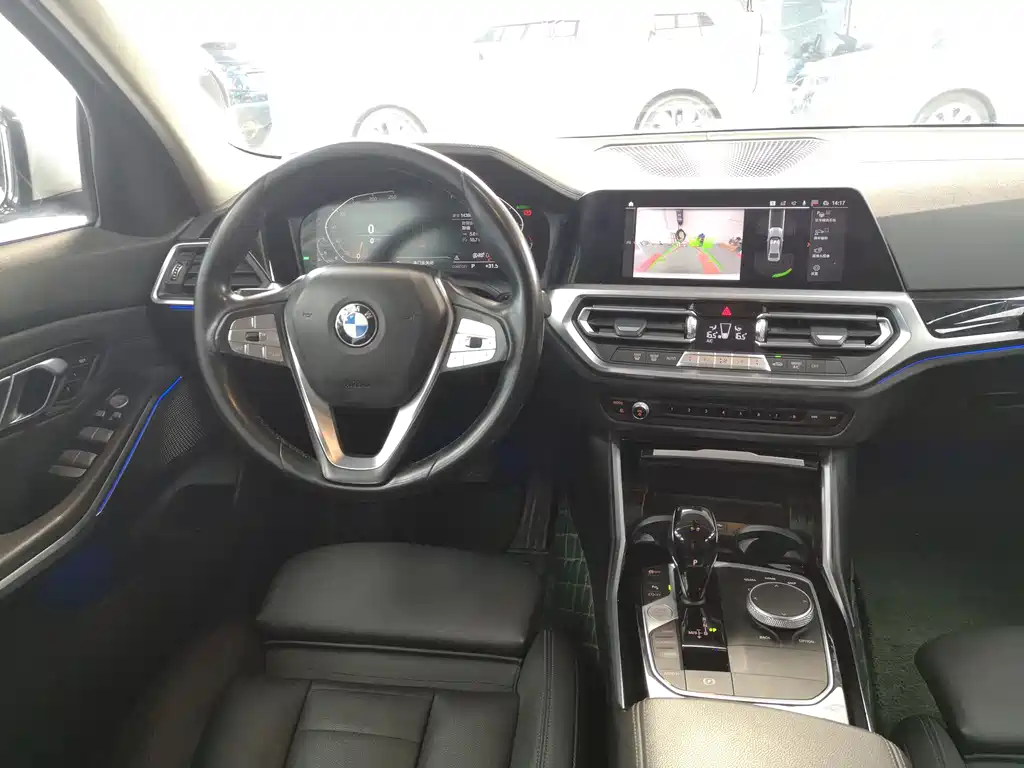 BMW 3 Series 2019 — фото 12