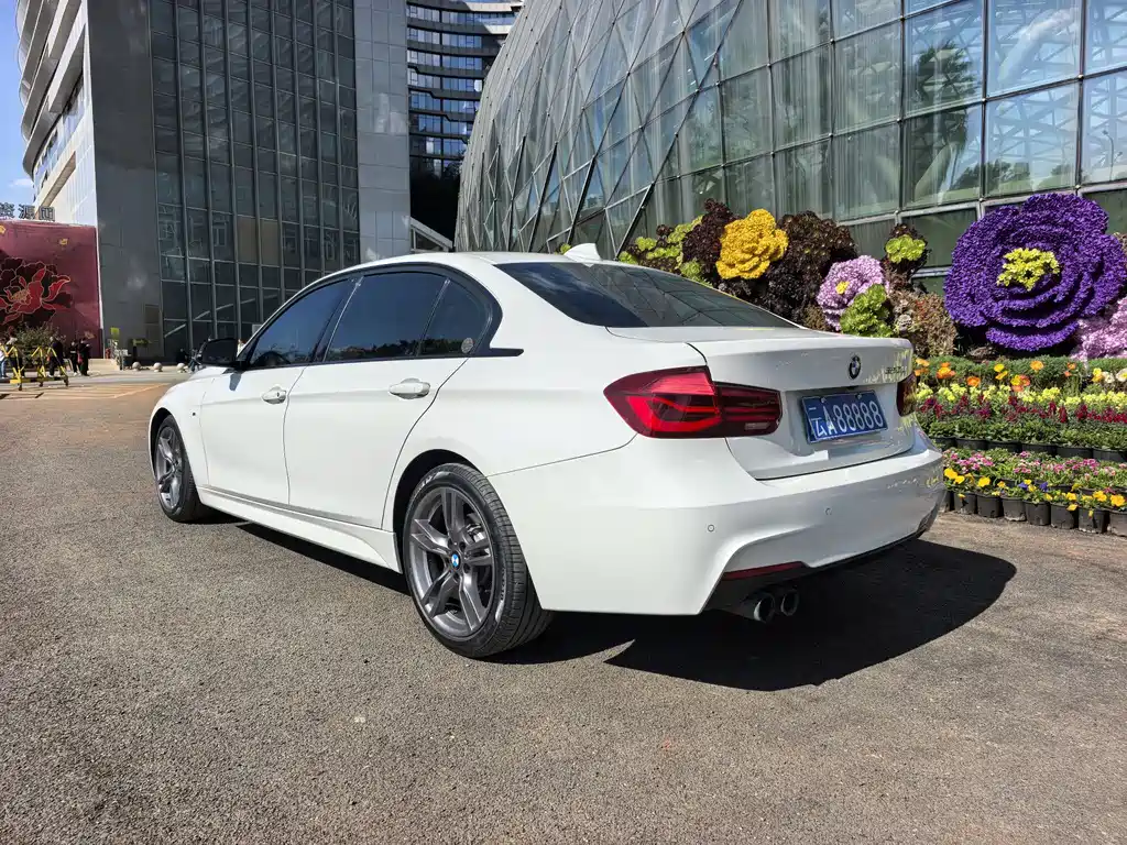 BMW 3 Series 2018 — фото 16
