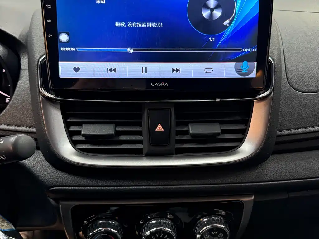 Toyota Yaris L 2022 — фото 13
