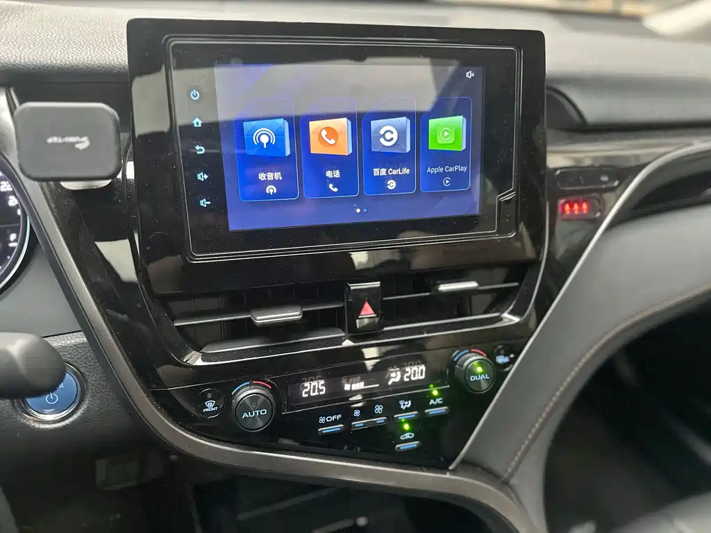 Toyota Camry 2021 — фото 12