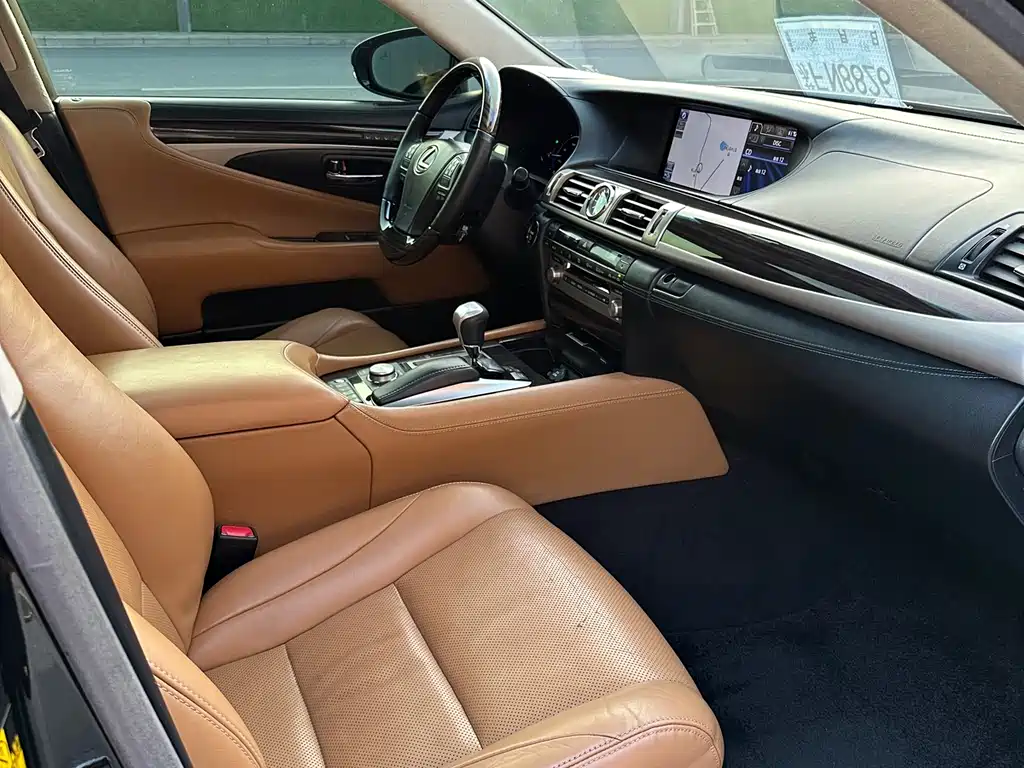 Lexus LS 2014 — фото 16