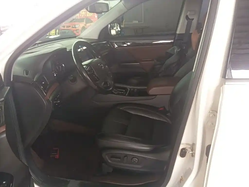 GAC Trumpchi GS8 2017 — фото 15