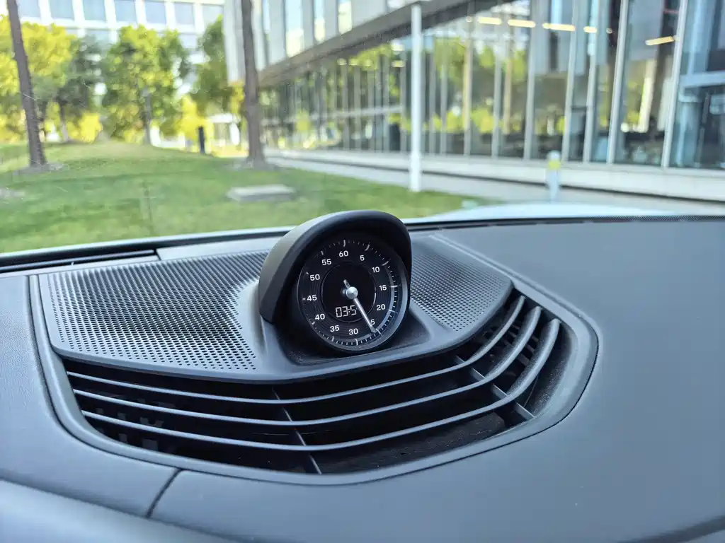 Porsche Taycan 2023 — фото 12