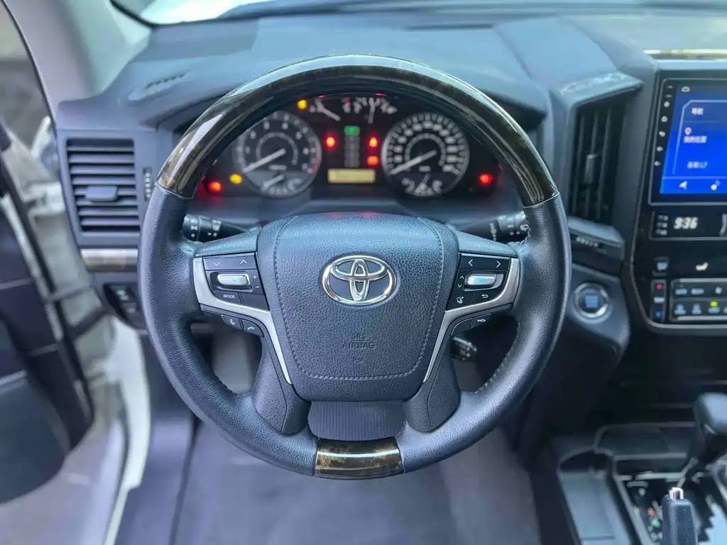 Toyota Land Cruiser 2017 — фото 6