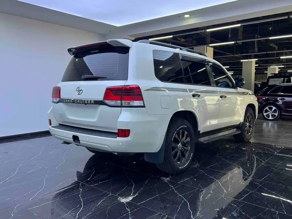 Toyota Land Cruiser 2017 — фото 21