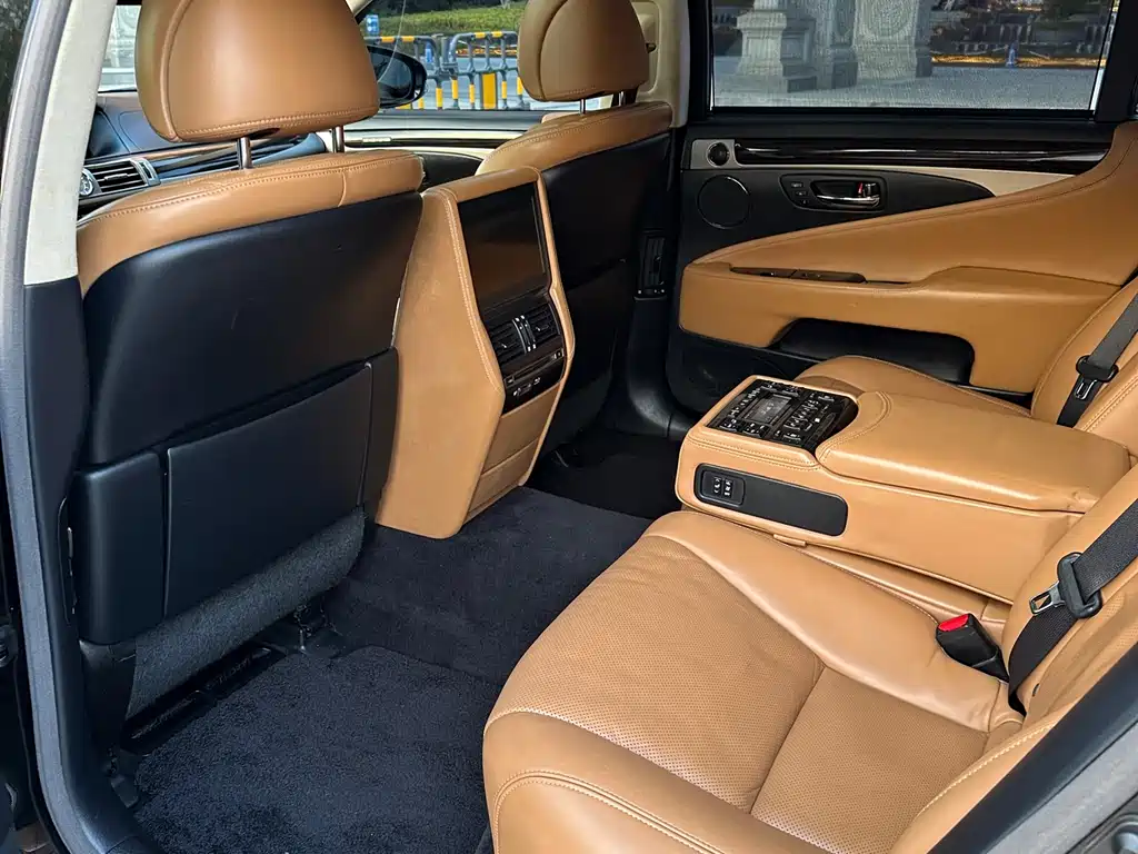 Lexus LS 2014 — фото 13