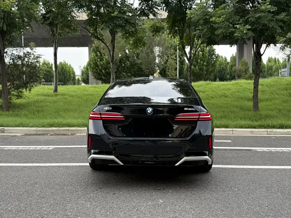 BMW 5 Series 2025