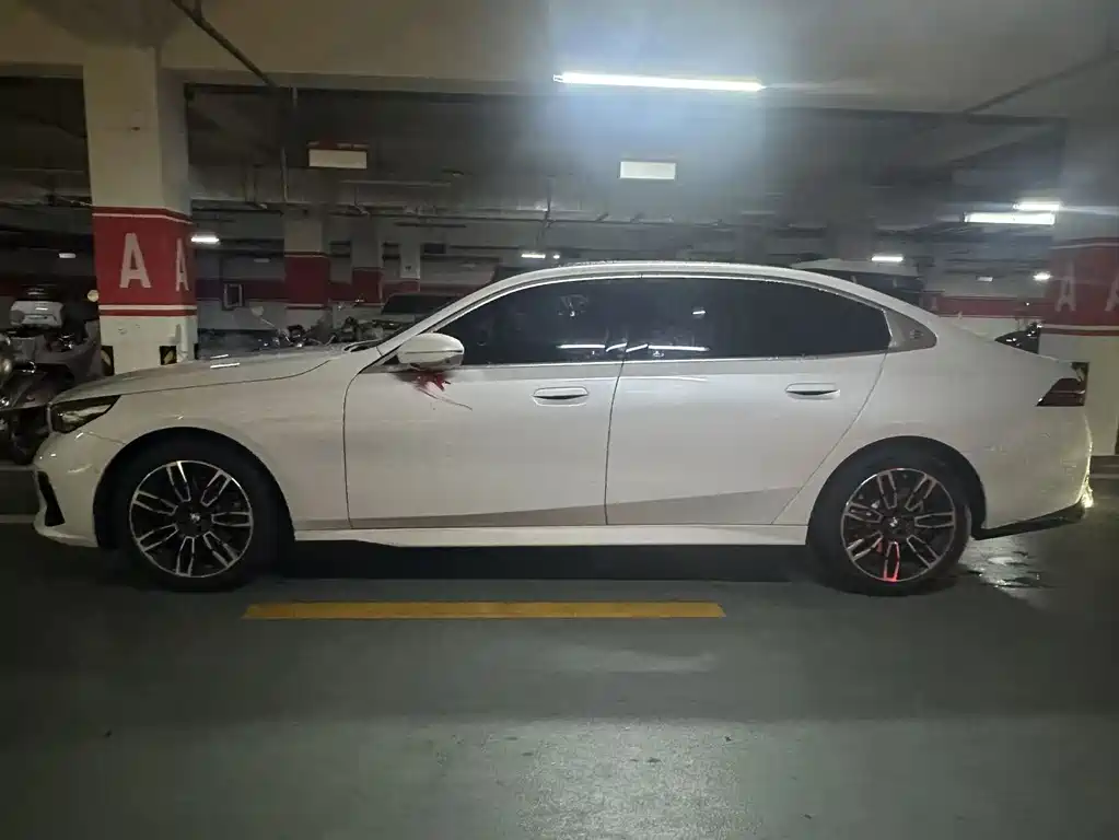 BMW 5 Series 2026