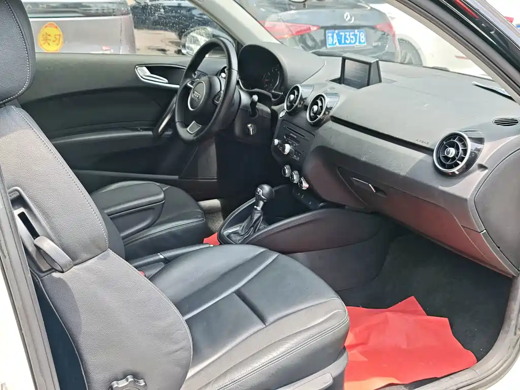 Audi A1 2014 — фото 11